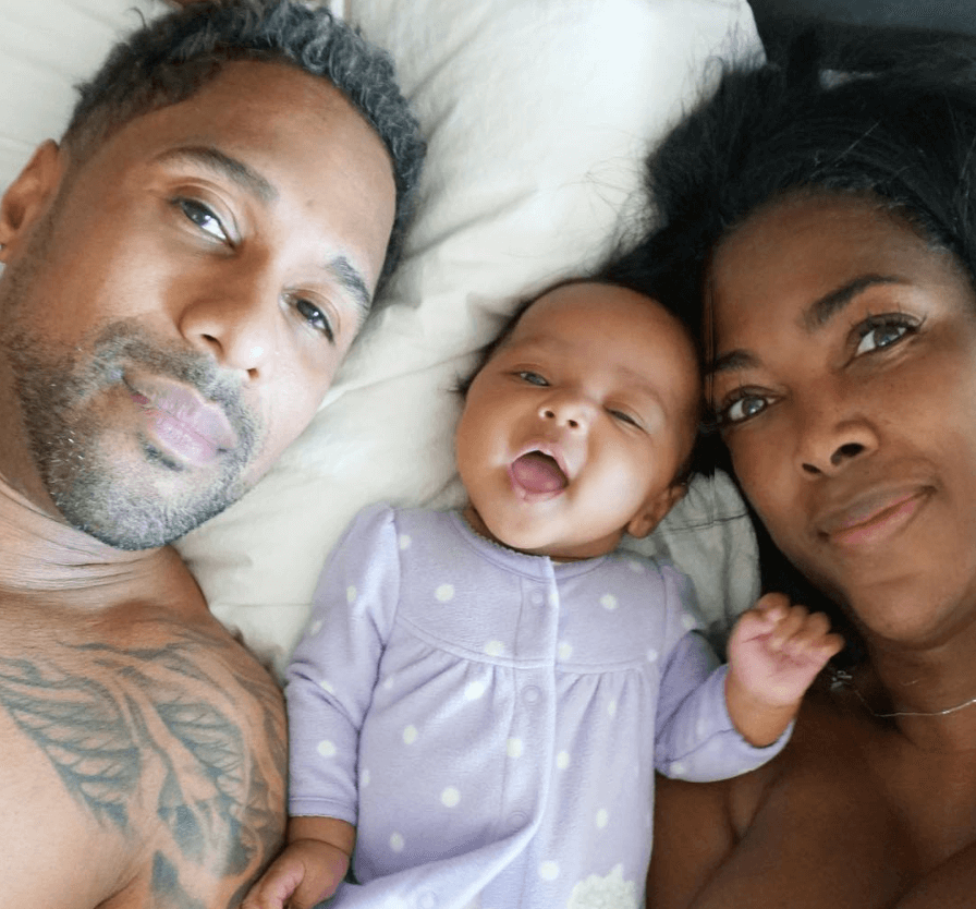 Kenya Moore Shares T*pless Selfie In Bed With Husband & Baby!