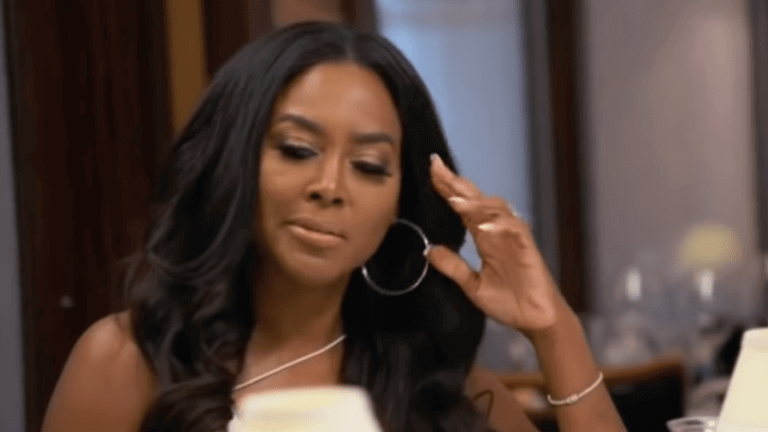 ‘RHOA’ Fans Call Kenya Moore ‘FAT’ In Thirst Trap Pics After 25-Pound Weight Gain!