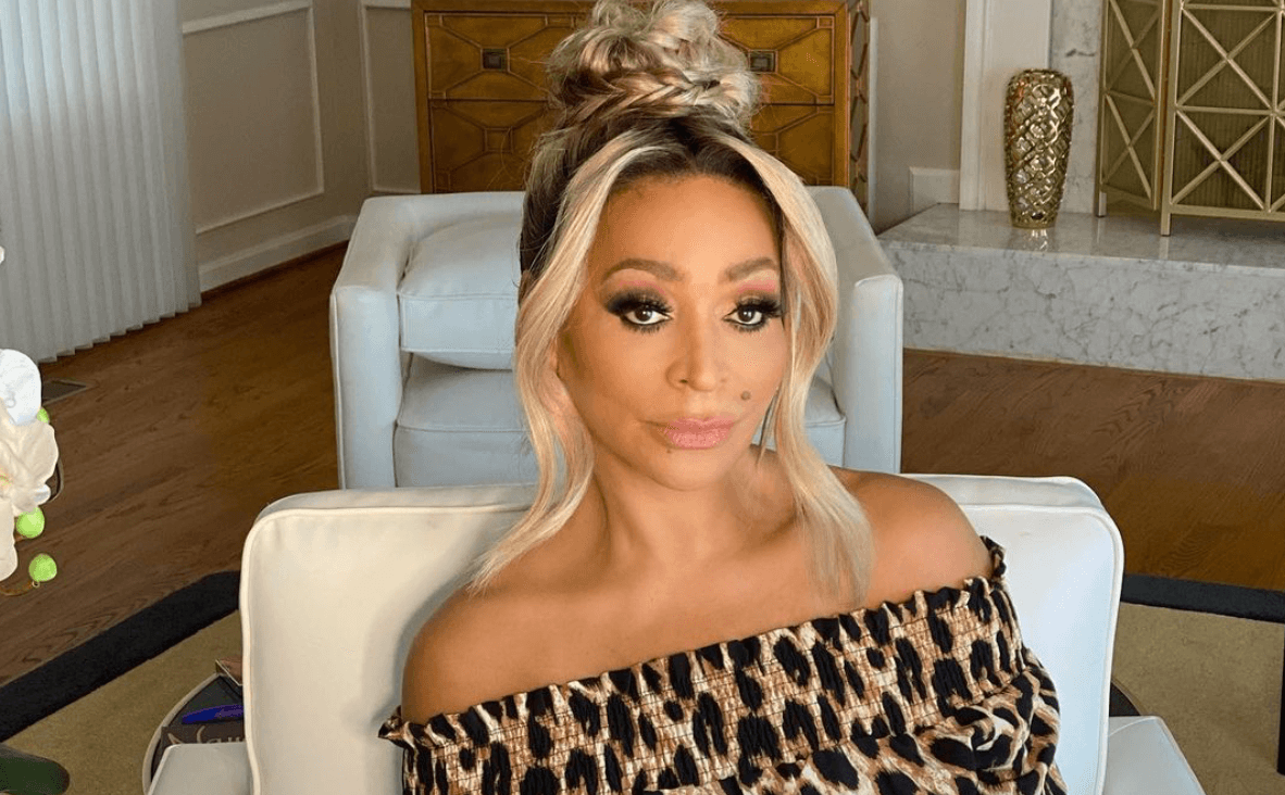 Karen Huger Exposes Gizelle Bryant’s Company Is Defunct & SHADES Robyn’s Hard Face!