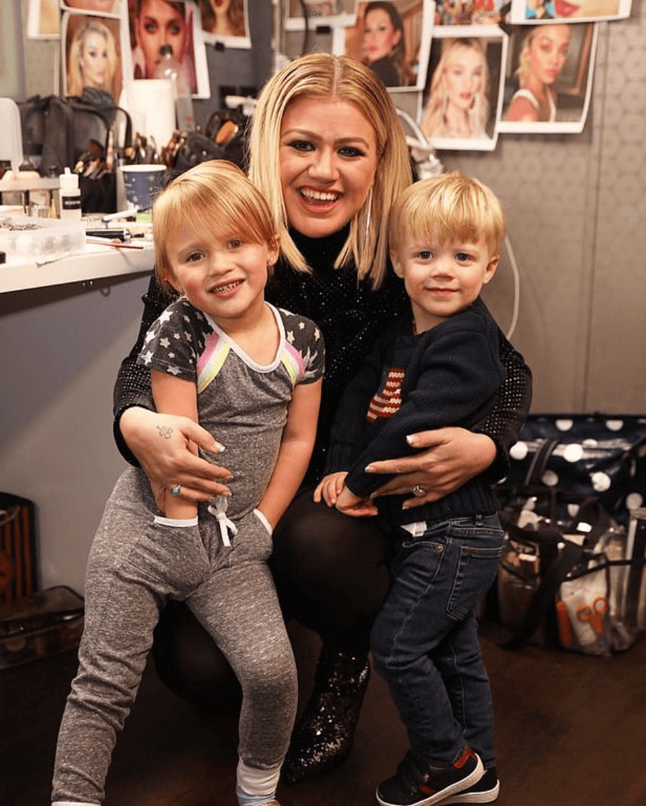 Maybe you would like to learn more about one of these? Kelly Clarkson Husband And Kids - Kelly Clarkson's Estranged Husband Seeking $436k In ...