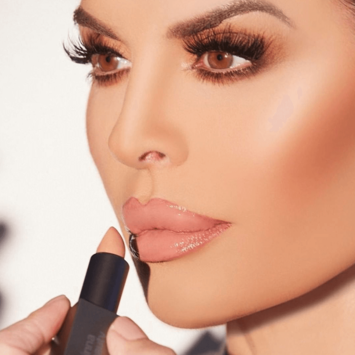 Lisa lips. Rinna Beauty.