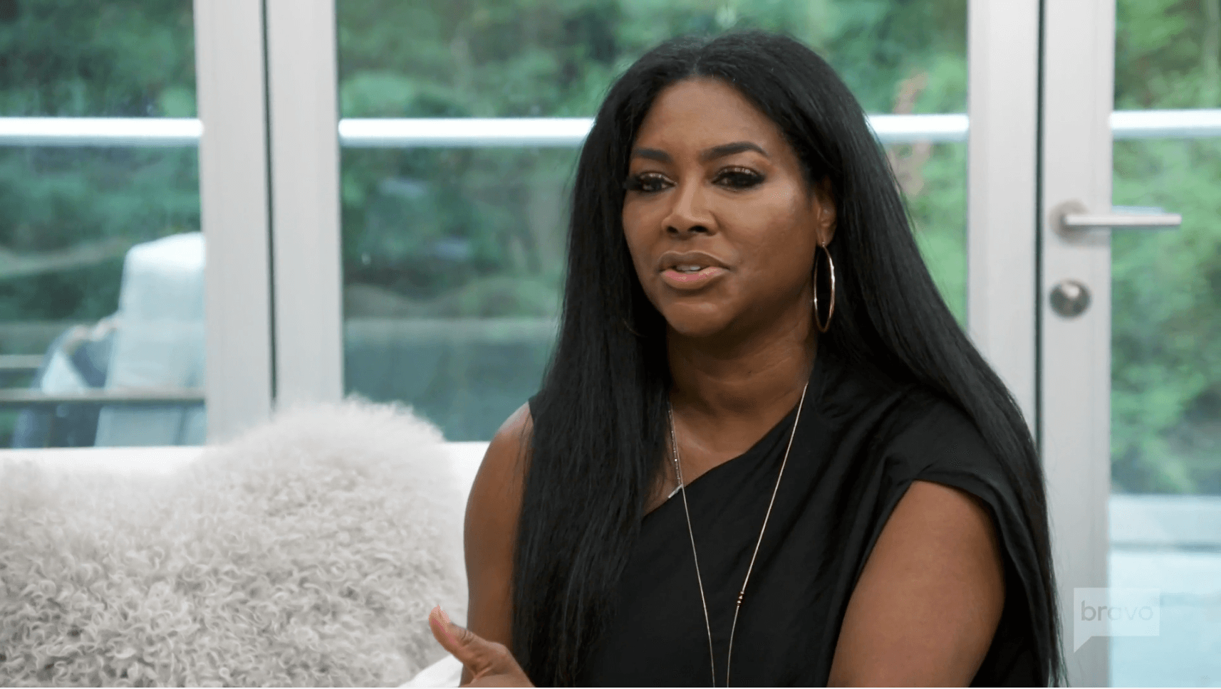 Porsha Williams Exposes Kenya Moore’s Booty Is FAKE!