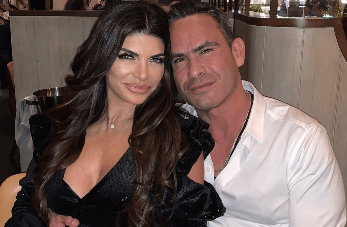 Teresa Giudice Called ‘Fake’ & Accused of Photoshopping Pics With New Boyfriend!