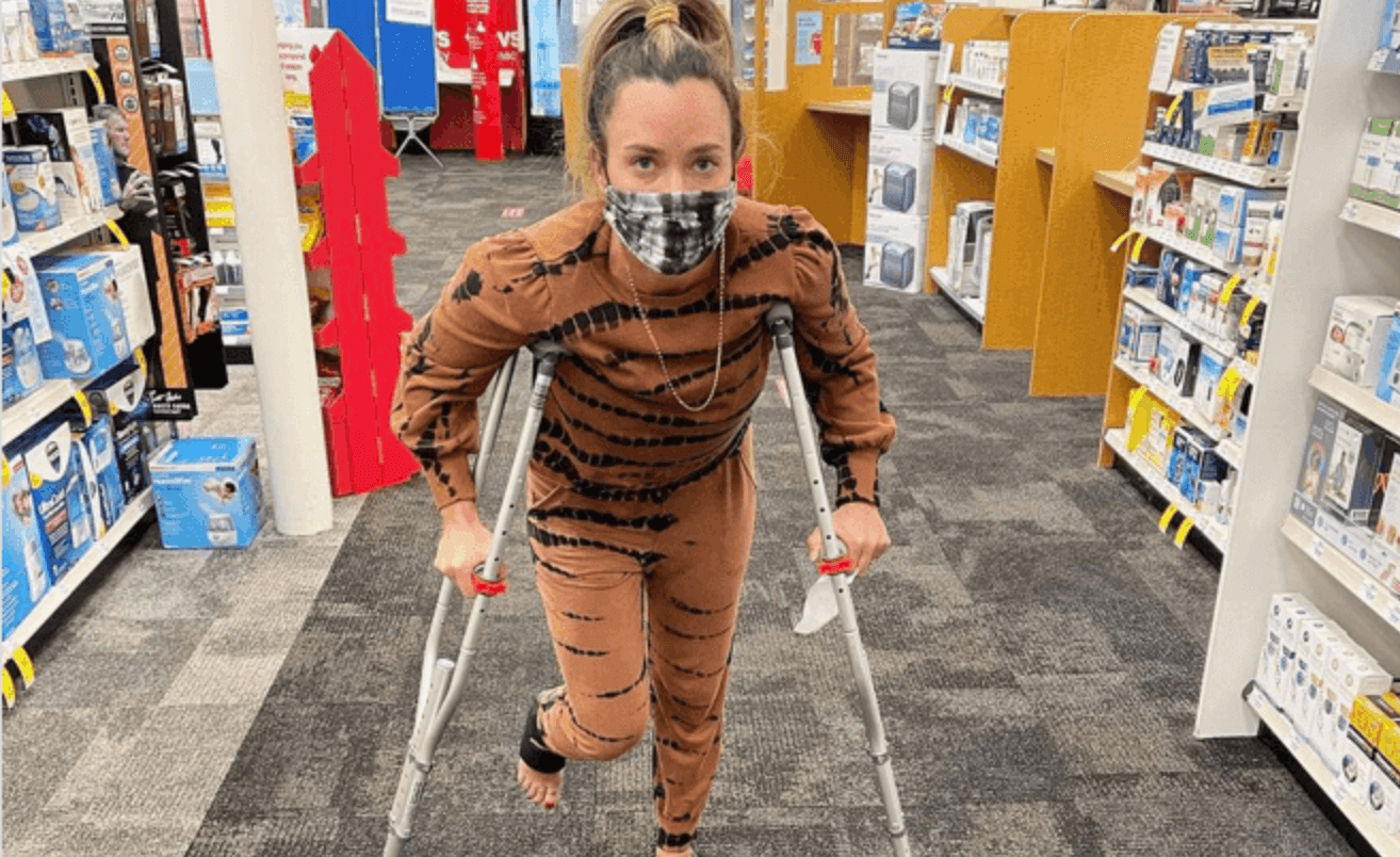 ‘RHOBH’ Alum Teddi Mellencamp On Crutches After Suffering Foot Injury!