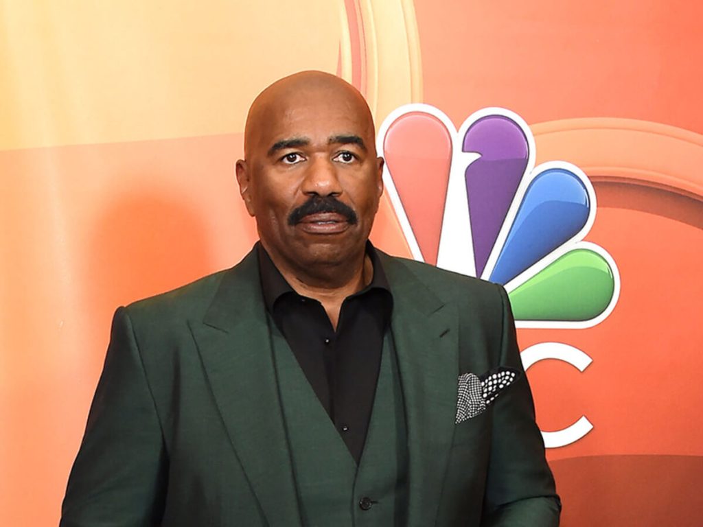 Twitter Drags Steve Harvey For Saying Men & Women Can't Be Friends!