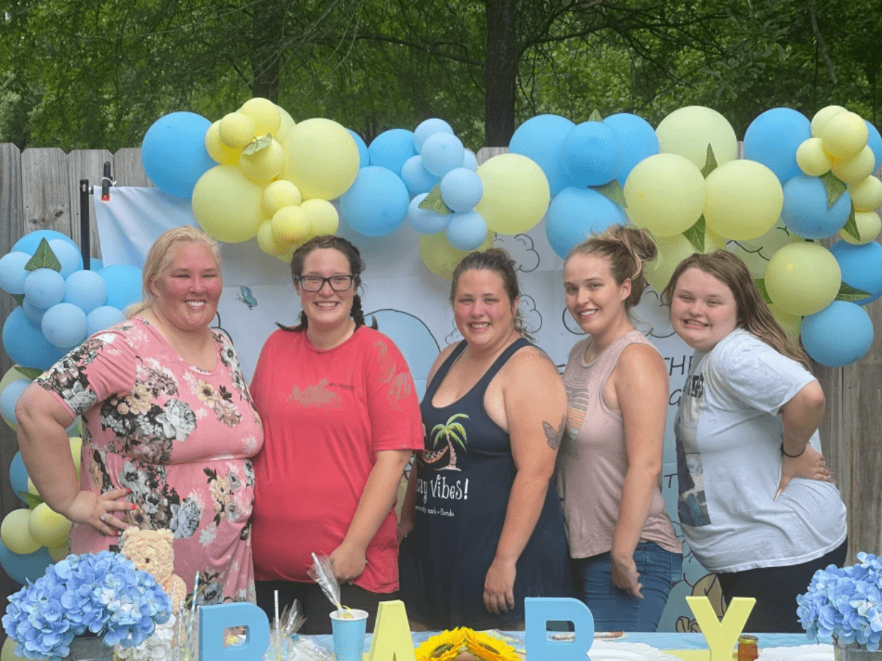 Mama June Shannon Reunites With All Four Of Her Daughters For The First Time In Six Years!