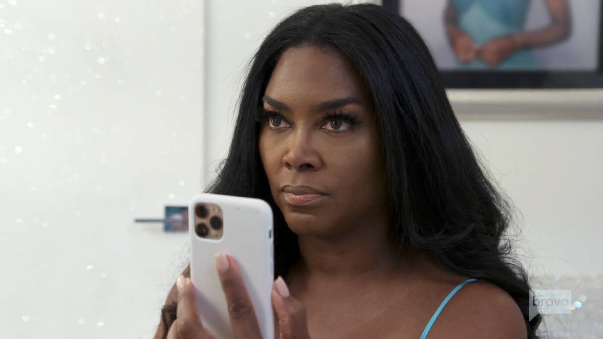 Bravo Execs Gave Kenya Moore An Ultimatum, Forcing Her To Choose Between ‘RHOA’ And ‘DWTS’!