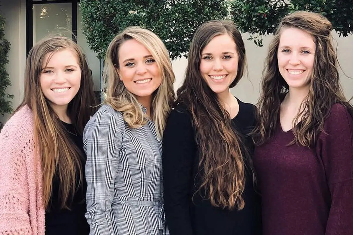 Fans Blame Jim Bob & Michelle Duggar: They ‘Failed To Protect Their Daughters!’