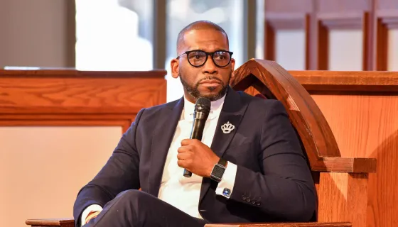 Pastor Jamal Bryant Apologizes For Remarks About To Late YouTuber Kevin Samuels!