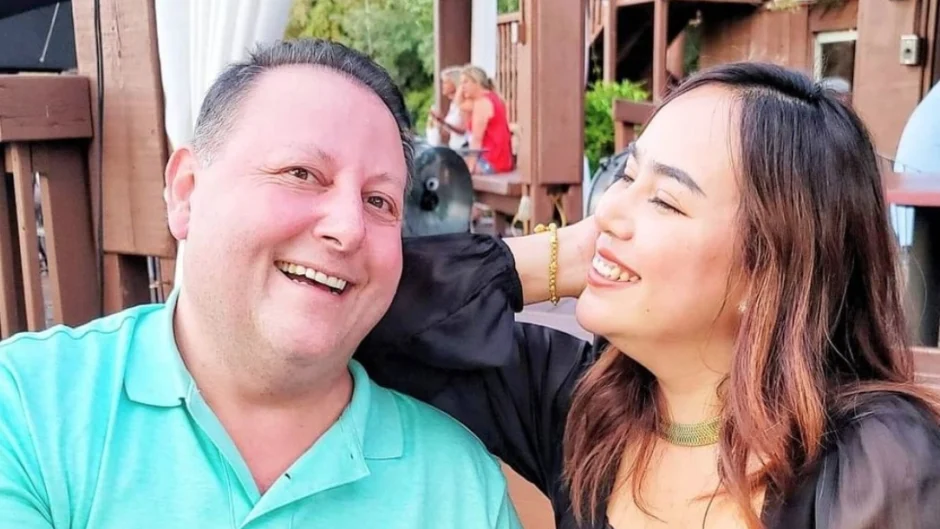 90 Day Fiancé’s David Toborowsky Rocks Wife Annie Suwan’s Leggings To Show Off Weight Loss!