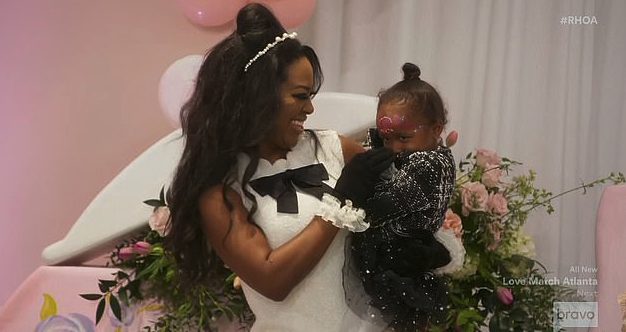 Kenya Moore Shows Off Daughter Brooklyn’s Fashion Style!