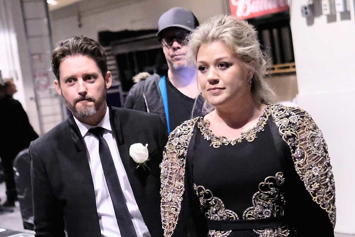 Kelly Clarkson’s Ex-Husband Reportedly ‘Always Asking For More’ After Divorce Agreement!