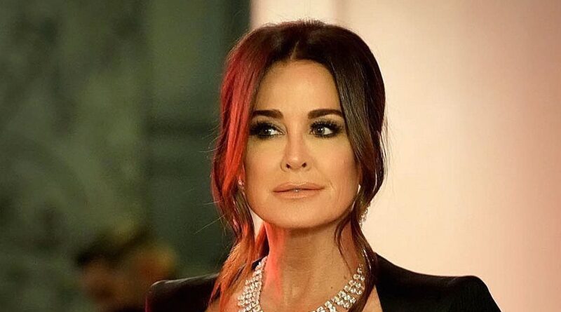 Kyle Richards Called Out for Excusing Erika Jayne After Ostracizing Lisa Vanderpump for Same Offense!