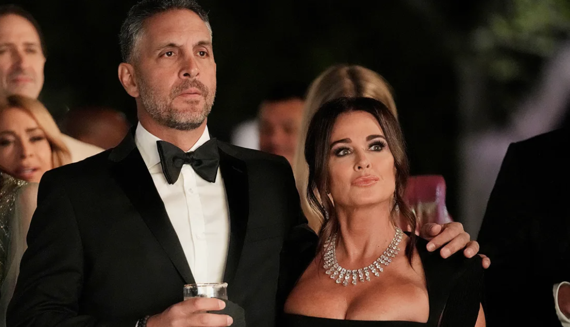 Mauricio Umansky Refuses to Watch His Marriage Unravel On ‘RHOBH’