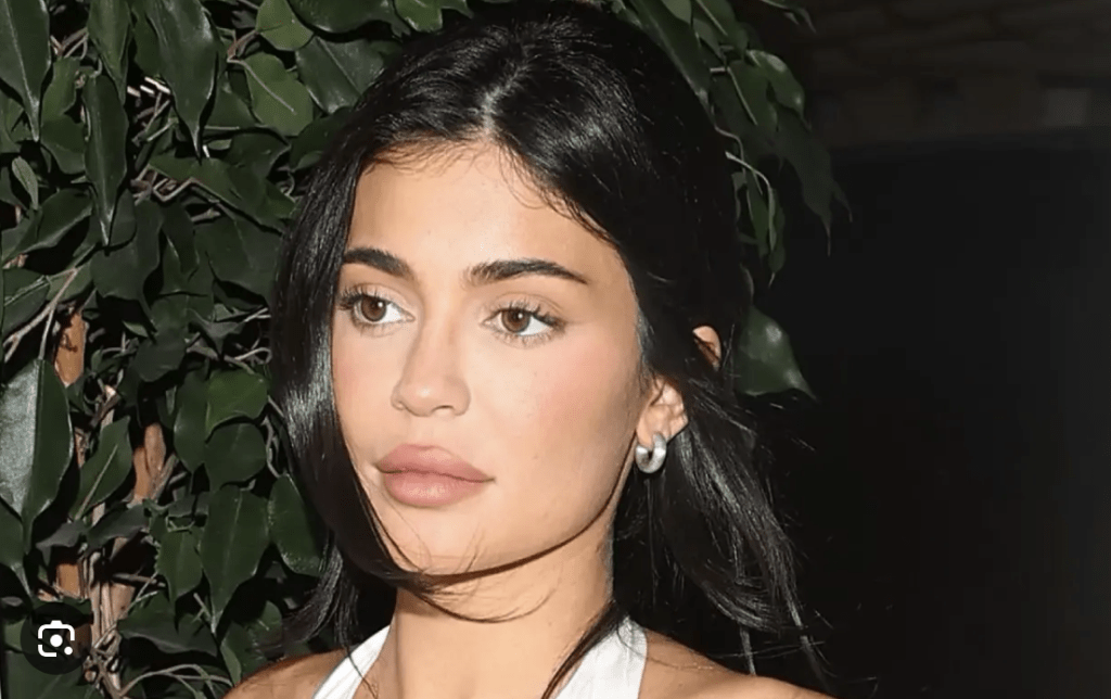 Kylie Jenner posts then deletes pro-Israel message