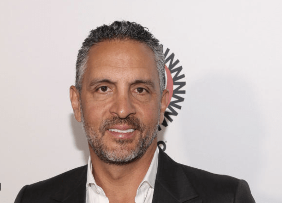 Mauricio Umansky Lashes Out at Fans Over His Divorce Drama!
