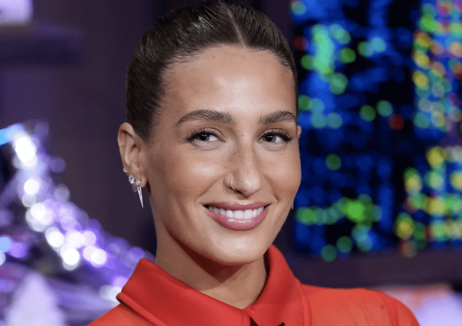 Amanda Batula